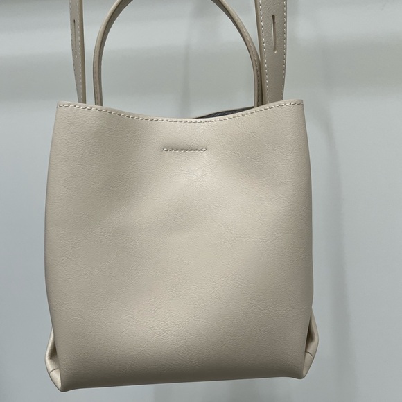 Baginning Genuine Leather Beige Top Hand Minimalist Bucket Bag with Strap NWOT - Picture 8 of 16